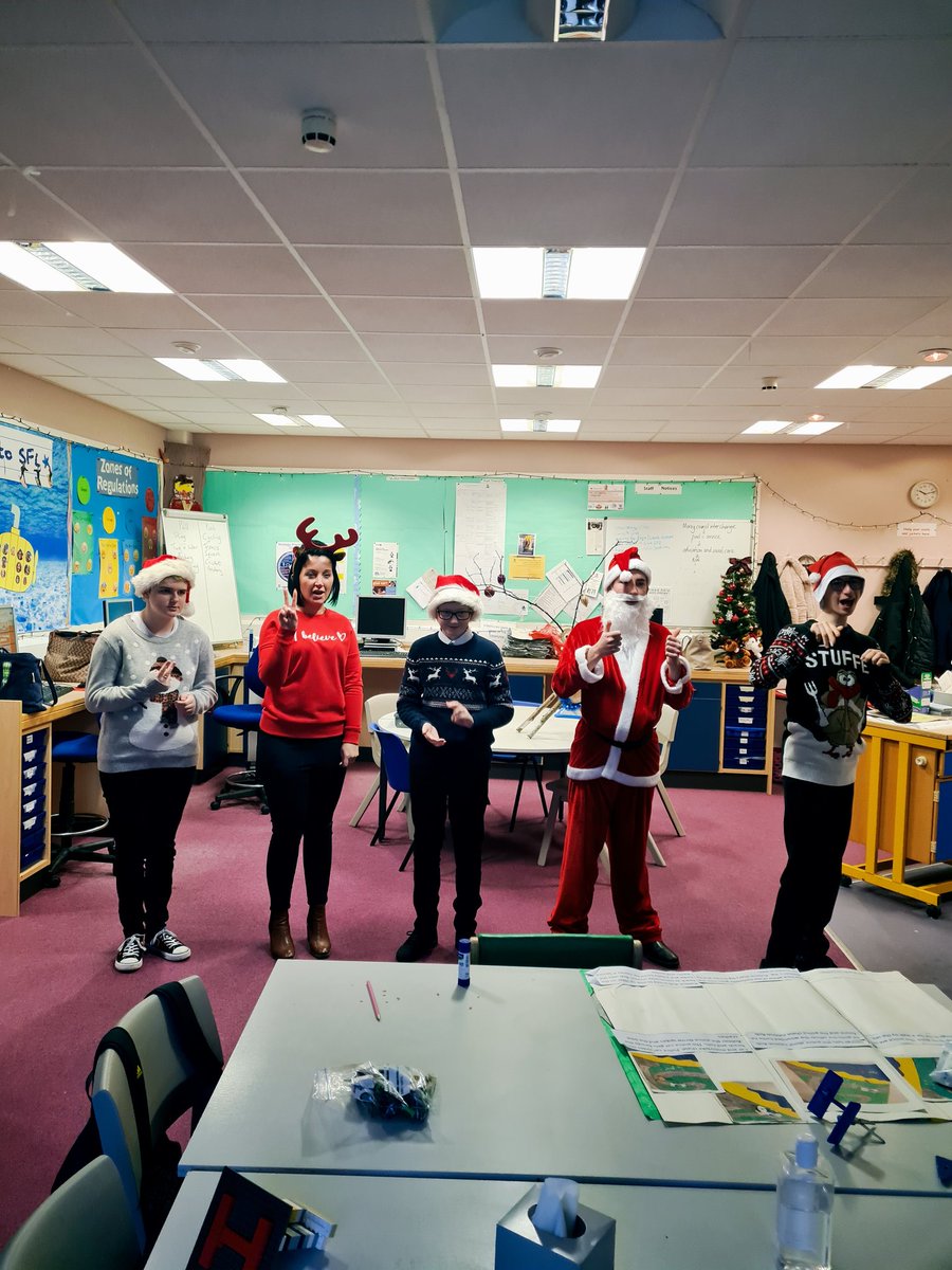 Great fun filming our wee Christmas video this morning #signing #Christmas #SFL 🤶🎅🎄🎁