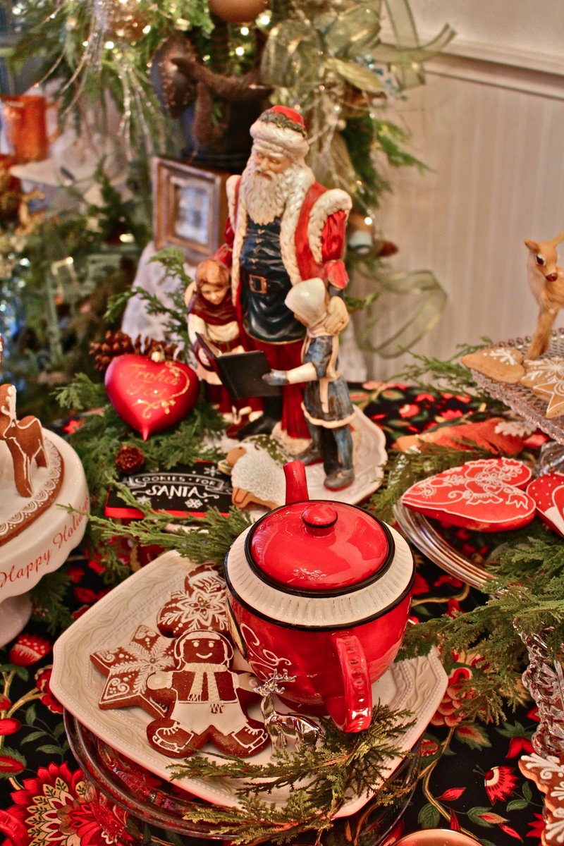 LindaPDIB's tweet photo. Christmas Teas are the best,
Better than all the rest! 🎄🙃ℒℴѵℯ♡¨*
#TheTeaDresser #FestiviTEA #GingerbreadJOY #FriendshipTea #GiftsOfTheSeason #HomeBakedSweets #HandcraftedSanta #SeasonOfKindness #KindredSpirits @TeaTimeMag @VictoriaMag @SouthernLadyMag https://t.co/11ACDH1tTo