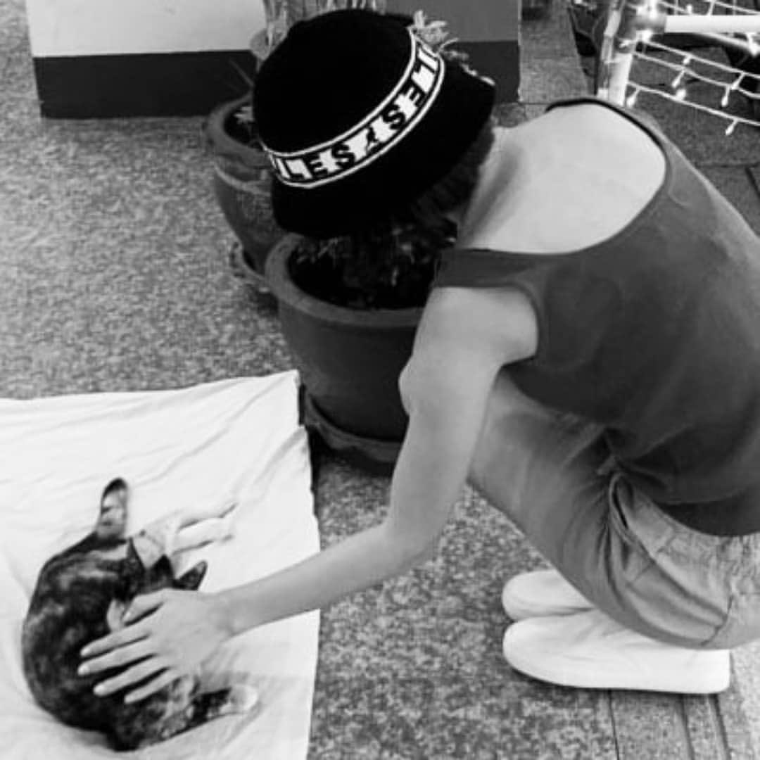 LOL then theres yeaji getting attacked by a dog 