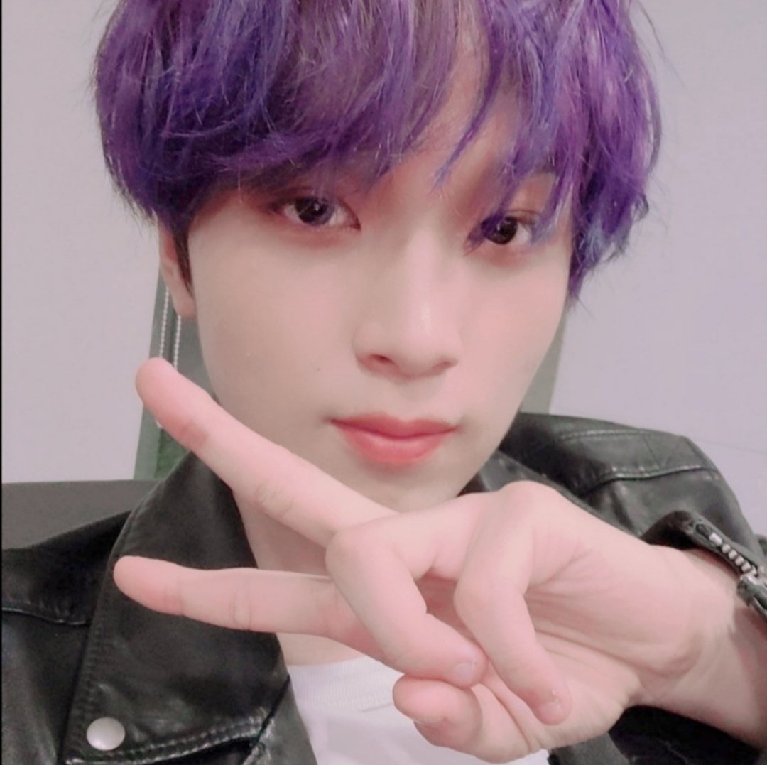 soleilyini's tweet photo. 𝐡𝐚𝐞𝐜𝐡𝐚𝐧:
☆꧁𝒘𝒆 𝒓𝒖𝒏 𝒐𝒏 𝒑𝒖𝒓𝒑𝒍𝒆 𝒕𝒊𝒎𝒆𝒔 ꧂☆

#NCTzenSelcaDay #NSD #HAECHAN #makeVchallenge https://t.co/ksZKzBmUmd