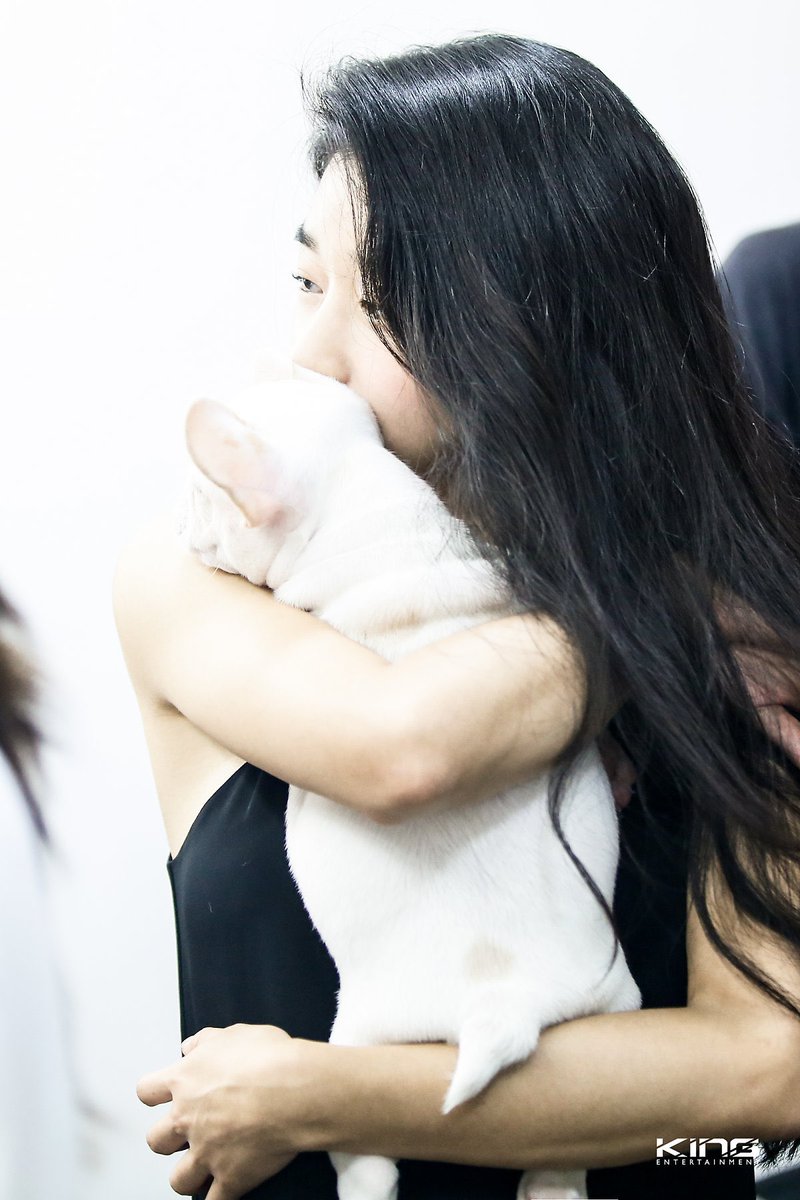 LOL then theres yeaji getting attacked by a dog 