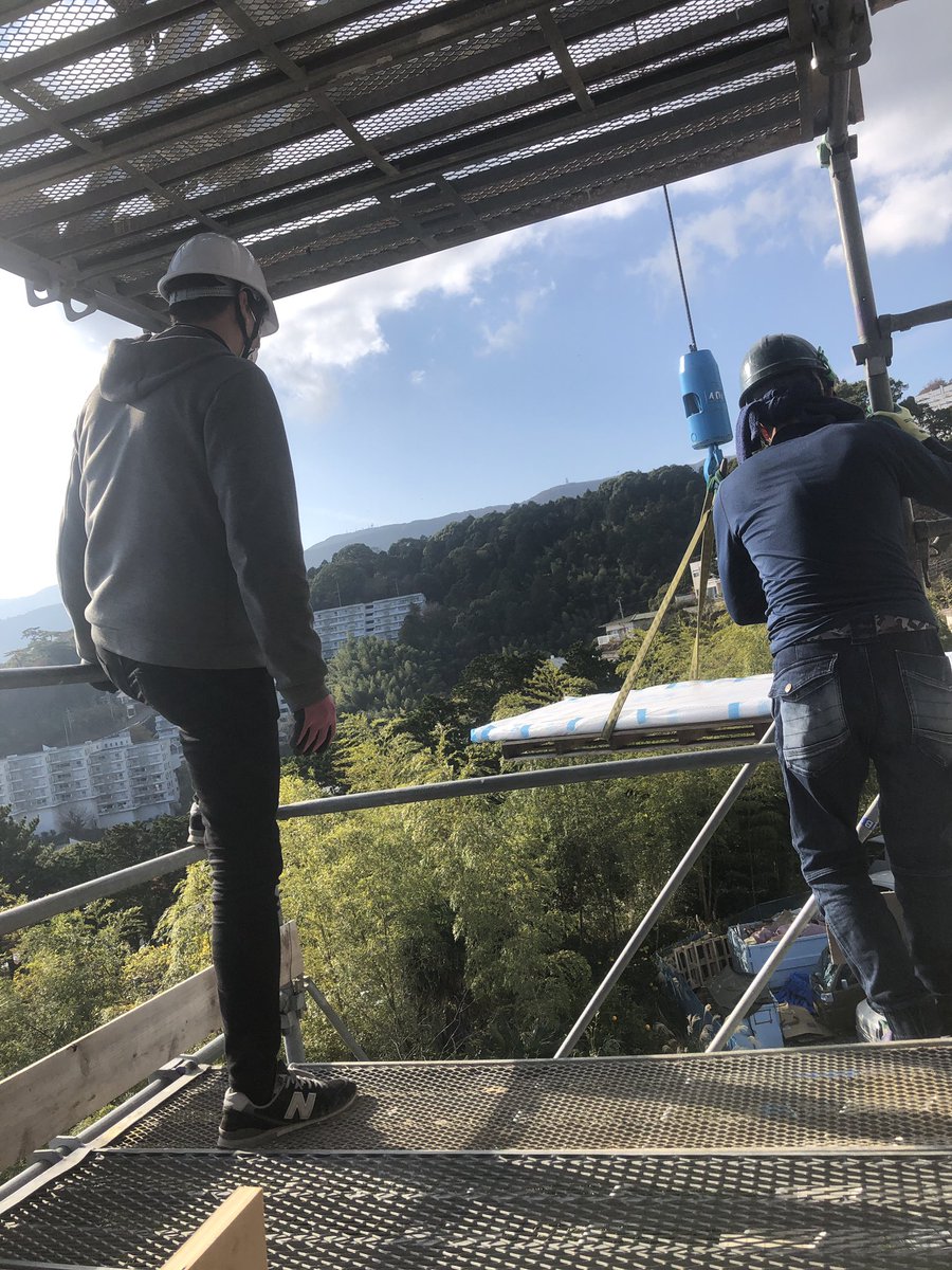 KG_ota's tweet photo. 2ヶ月ずっと心配だった搬入が終わり一安心。
流石に今日はゆっくり寝れそう…

#オーダー家具 https://t.co/OuN6hiK4ps