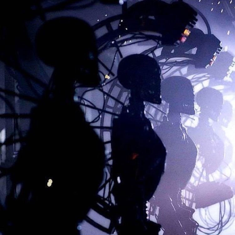 4) NanopunkNanopunk menggambarkan masa depan dimana nanotechnology adalah kekuatan energi utama yang dipakai manusia. Sering juga digambarkan distopis dengan keburukan yang terjadi karena teknologi nano tsb.