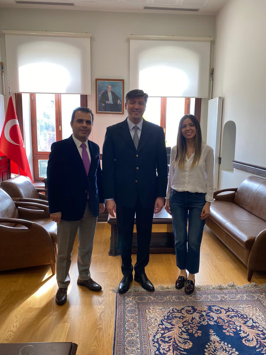 SerkanErgune's tweet photo. Fakültemiz Dekan Yardımcısı Faruk Kerem Giray hocamız profesör oldu, ilk tebrik edenler arasında olmak da bize düştü😊 https://t.co/ynNOuZwdPU
