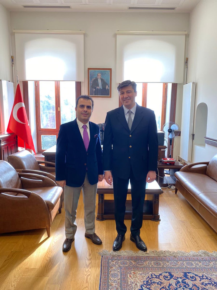SerkanErgune's tweet photo. Fakültemiz Dekan Yardımcısı Faruk Kerem Giray hocamız profesör oldu, ilk tebrik edenler arasında olmak da bize düştü😊 https://t.co/ynNOuZwdPU