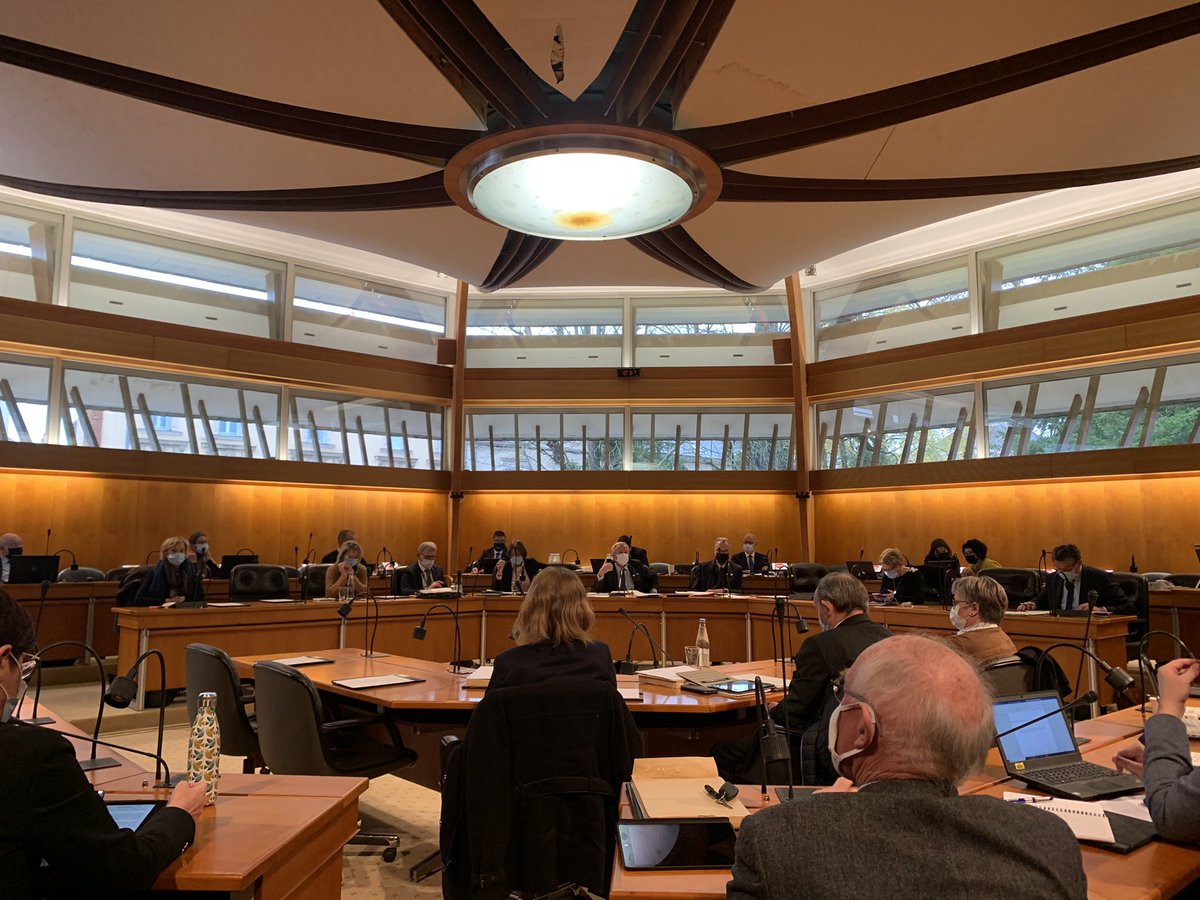 guillaumegarot's tweet image. Les jeunes de -25 ans sont frappés plus que d’autres par la pauvreté, alors que bcp d’emplois risquent de disparaître en 2021.
Élus d’opposition, nous avons proposé que le Département de la Mayenne expérimente un « revenu de solidarité 18-25 ans ». 
Urgent d’agir.