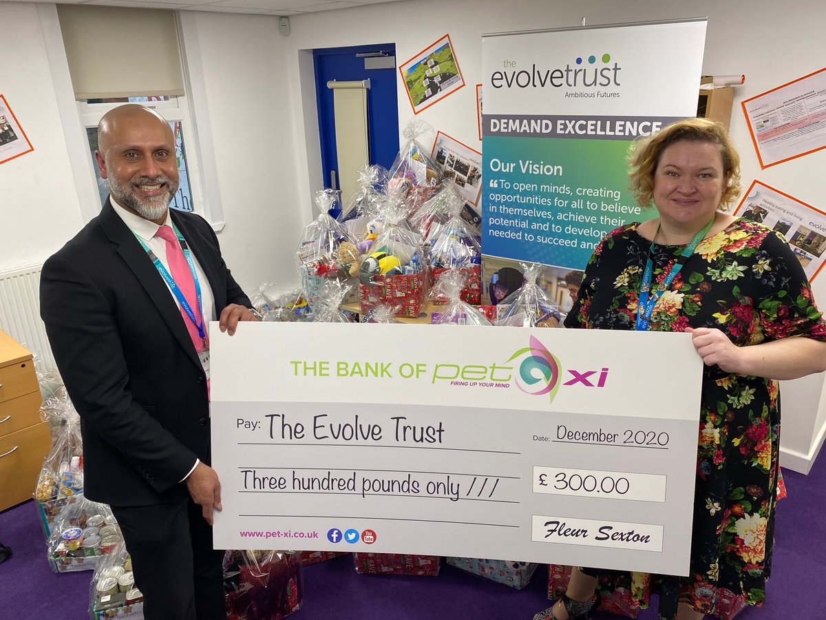 petxitraining's tweet photo. It was our pleasure to donate £300 to @evolvetrust yesterday to help support vulnerable families with the distribution of food hampers and Christmas activity packs for children of those families who are struggling to make ends meet this Christmas. #donation #helpingothers https://t.co/Z93oKSQYQf