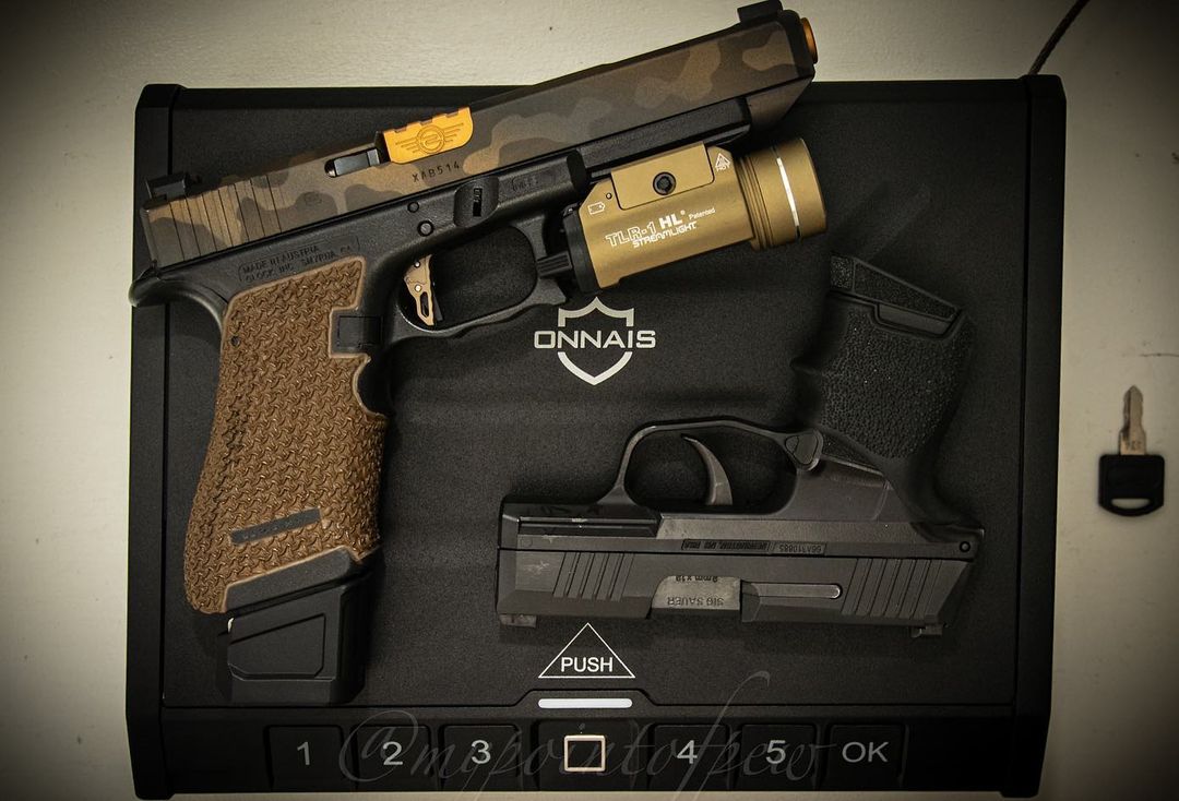 OnnaisOfficial's tweet photo. ๐ฅEvery specious upgrade deserves to be protected by ONNAIS SAFE #onnais #onnaissafe ๐ฅ
๐ทIG@mypointofpew
#glock34 #glock #glockporn #glockperfection #burntbronze #safe #multicam #glockteam #handgun #personalsafe #glock19 #pewpew #9mm #sig #jagerwerks https://t.co/4pfoDfX3At
