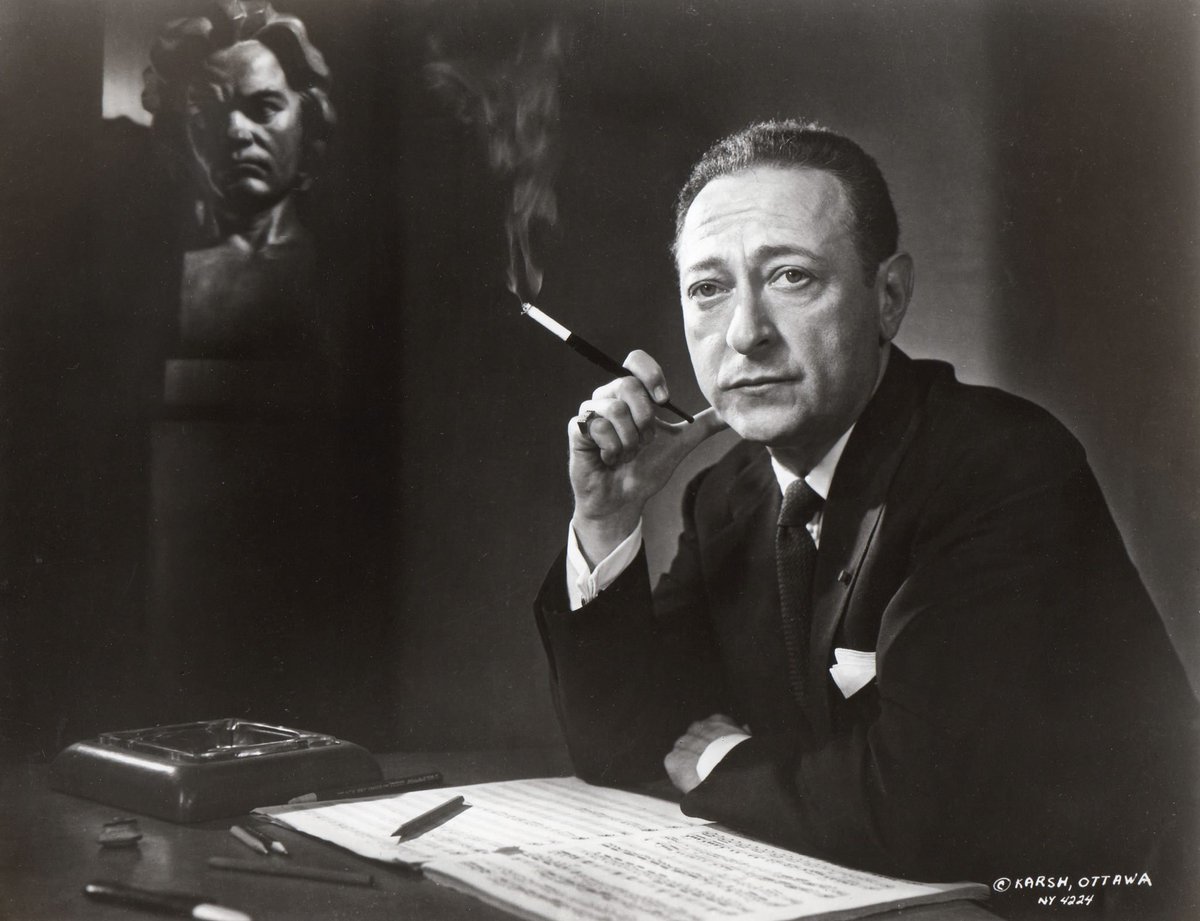 gabriccobono's tweet image. Jascha Heifetz in his studio in Los Angeles with a bust of Beethoven. The studio, designed by Lloyd Wright and constructed in 1948, today stands within the @ColburnSchool

© Photo by Yousouf Karsh

#Beethoven #Heifetz #LloydWright #Karsh