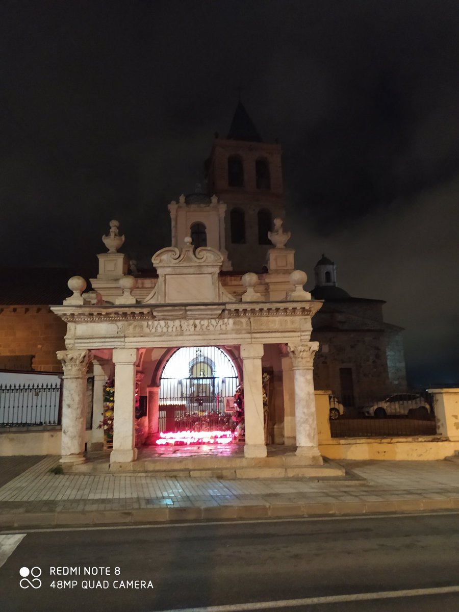 Buenos días cofrades. Feliz día de nuestra Patrona, feliz día 10 de Diciembre, feliz día de la Mártir Santa Eulalia.