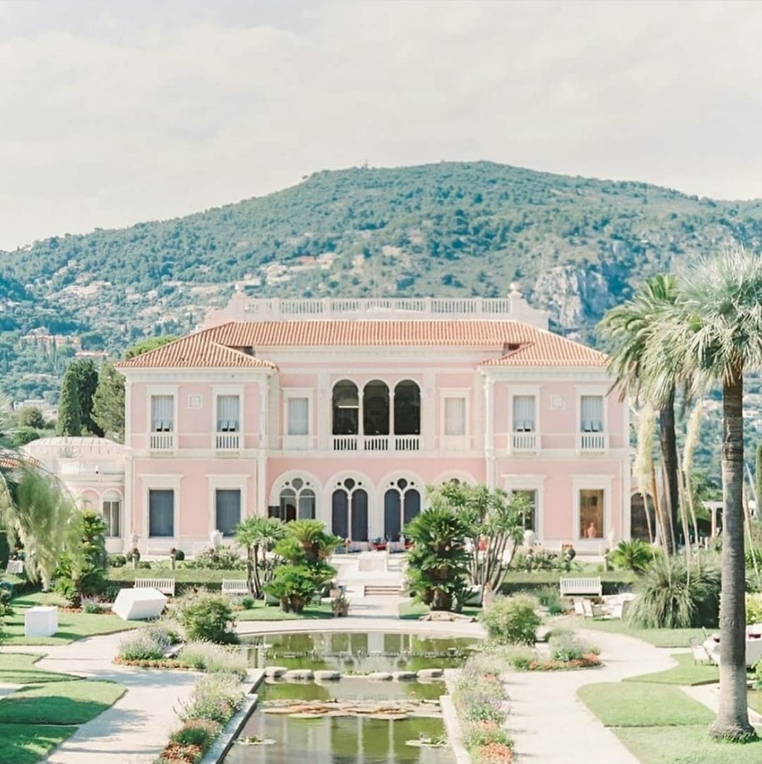 Pastel pink venues are the perfect backdrop for a pastel rainbow of floral bridesmaid gowns. Picture perfect and easy for travel ✨

#luxurywedding #villa #southoffrance #packingtips #villaephrussiderothschild
