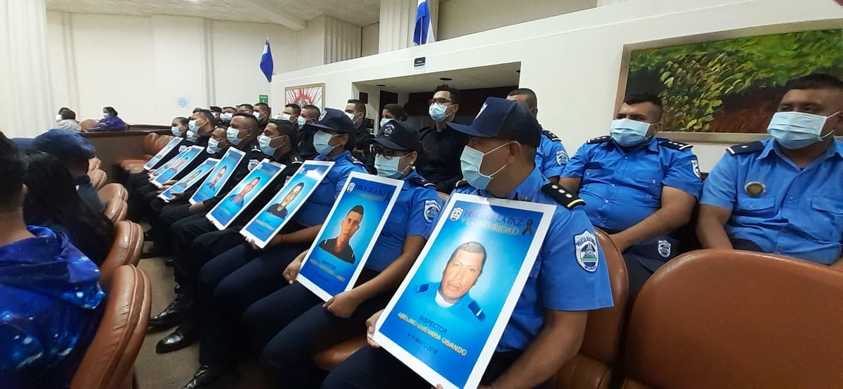 PNNicaragua's tweet photo. Madres, familiares de los Héroes y Heroínas de La Paz y la Seguridad así como oficiales que fueron lesionados durante el intento de golpe fallido 2018, participan en la sesión especial de la AN en Conmemoración al día internacional de los DDHH 
#JuntoAlaComunidad
@gogitaabz https://t.co/OgYx1r1I6G