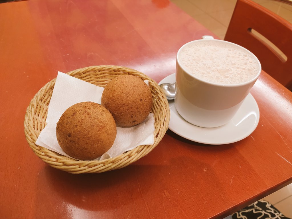 kdlnxthewanted's tweet photo. hoy me fui a desayunar sola a una panadería colombiana buscando esa sensación de sentirme como en casa 🇨🇴 https://t.co/FnksPoT00v