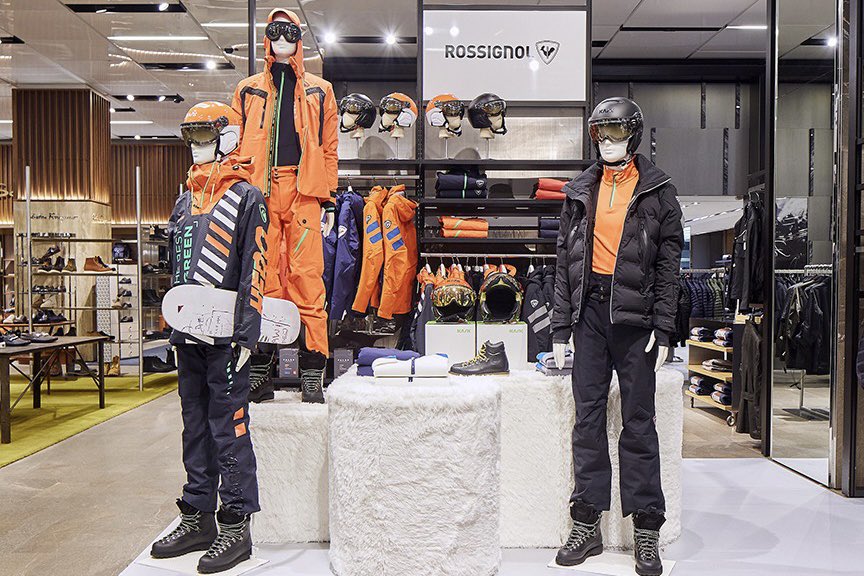 Rinascente's tweet photo. Arrivare in cima non è mai stato così cool. Scopri al 2° piano di #RinascenteMilano la selezione dei capi uomo dedicati alla montagna, e non solo: ti aspettiamo anche online su https://t.co/h3YrahIS3k. #TimeToBeCool https://t.co/Ps8fKzjCuV