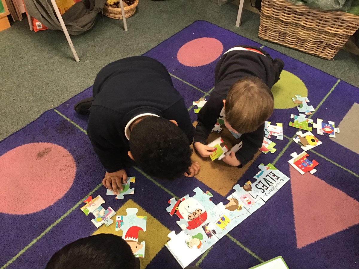 southriseschool's tweet image. Jigsaw puzzle round robin this afternoon! Great problem solving and fantastic teamwork! #southriseeyfs #problemsolving #talkforlearning