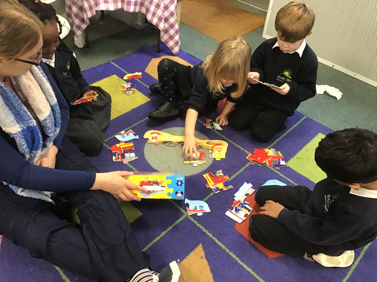 southriseschool's tweet image. Jigsaw puzzle round robin this afternoon! Great problem solving and fantastic teamwork! #southriseeyfs #problemsolving #talkforlearning
