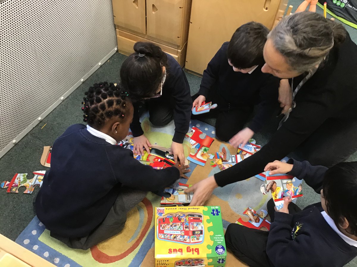 southriseschool's tweet image. Jigsaw puzzle round robin this afternoon! Great problem solving and fantastic teamwork! #southriseeyfs #problemsolving #talkforlearning