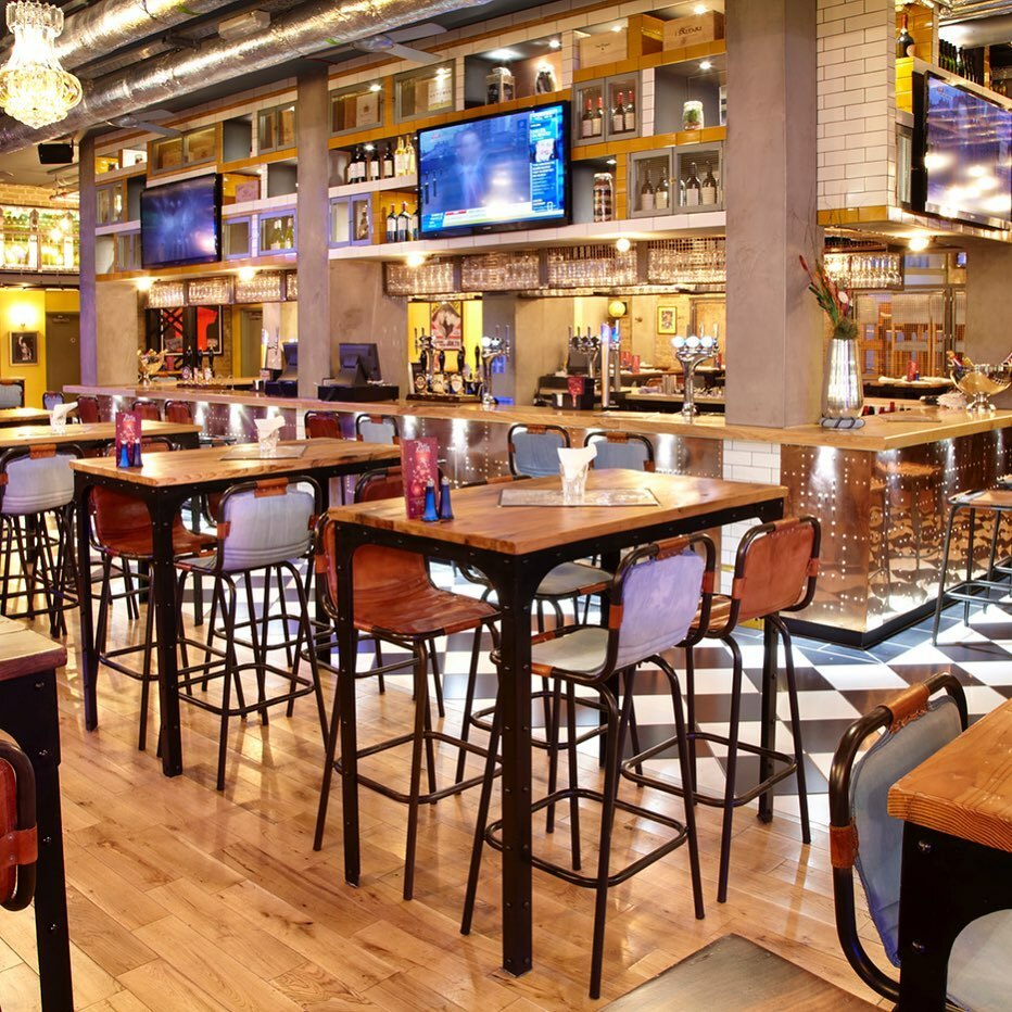andythorntonltd's tweet photo. Andy Thornton vintage at Sports Bar - Waterloo Station #andythorntonltd #barfurniture #bar #dportsbsr #vintage #vintagefurniture #industrial #industrialstyle #barstools #waterloo #london #heineken #sports #beer #barstools #interiordesign #pubinterior #lo… https://t.co/CV6XhXrwYQ https://t.co/uuhnigQkJa