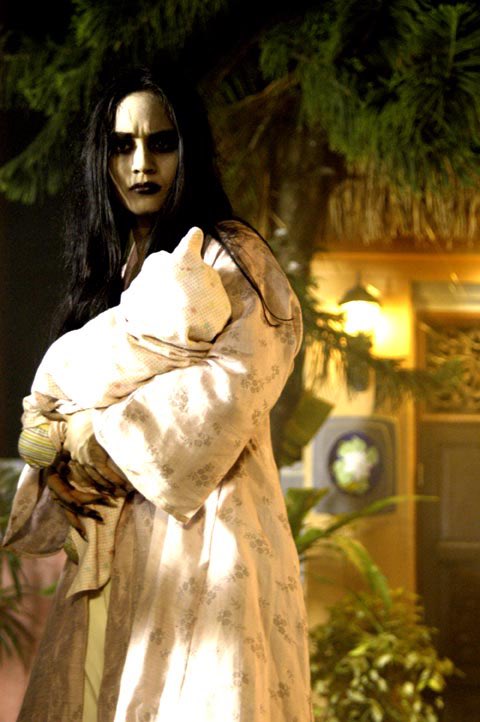 Some Horrifying Mythical Creatures You Didn’t Know AboutA THREADPontianakThis is from Indonesian mythology and the word literally means “woman who died in childbirth”.They are beautiful pale skinned women, who prey on men. You know its a Pontianak, when you hear a baby cry,
