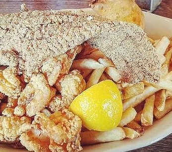 When you’re hungry, nothing but our Seafood Platter will do!

#Mandinas #NewOrleans #NOLAeats #NOLAdining #Seafood #Shrimp #Catfish #Oysters