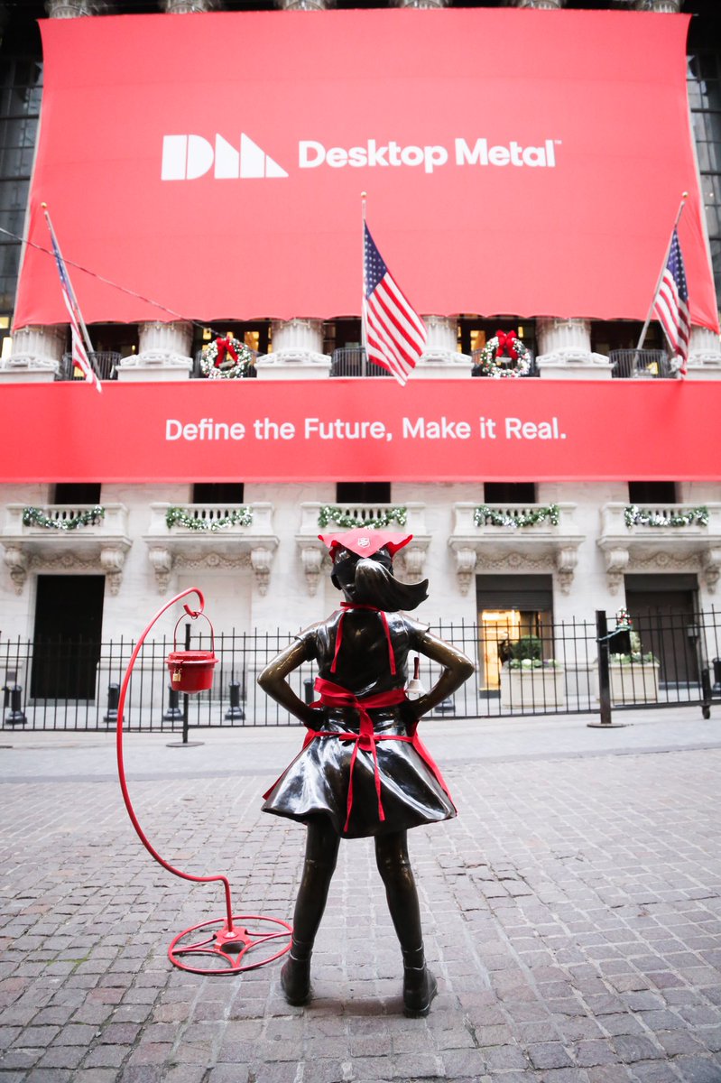 salvationarmyny's tweet photo. The #FearlessGirl serves as a symbol of #FemaleEmpowerment and we want everyone to know how proud and grateful we are of every woman who has teamed up with us in the #FightForGood during this pandemic. If youโd like to help us serve those in need, visit https://t.co/3BdsrBteOz. https://t.co/Q0BPkbcnyv