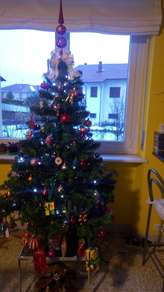 Tanti auguri di buone feste a tutti!
Best wishes and happy holidays! #AlbaInLanghe #Langhe