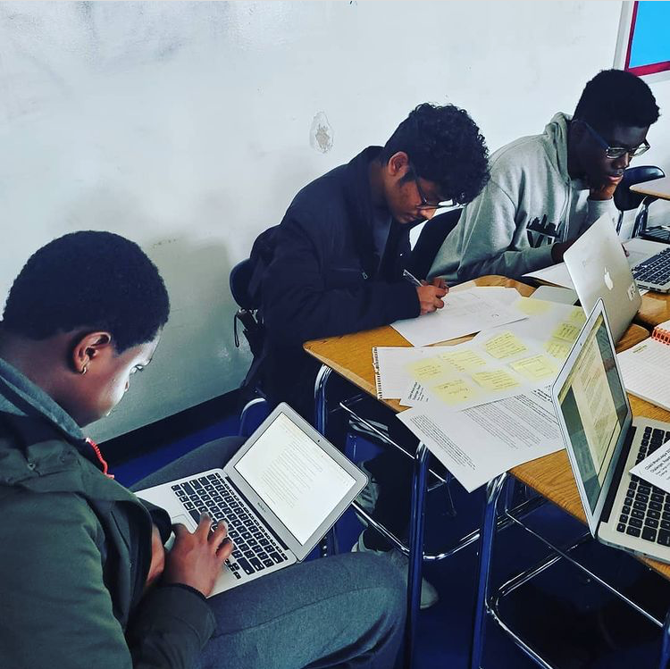 UrbanAssembly's tweet photo. The UA family is all about collaboration! #TBT to #CSEdWeek 2019 when students at @CompSci_High and Bronx Academy for Software Engineering (BASE) worked with @heretoherebx to solve the toughest problems in NYC. #CSforSocialJustice #problemsolvers #students #programyourfuture https://t.co/yJPhyc6cwu