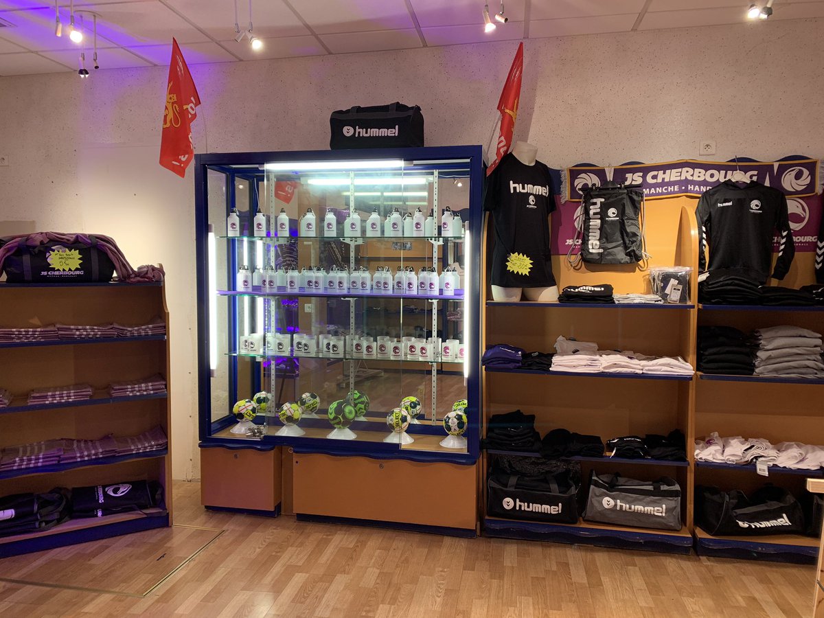 JSCherbourg's tweet photo. 🔥 [ OUVERTURE BOUTIQUE ] 🔥

Nous avons le plaisir de vous annoncer l'ouverture de notre boutique éphémère, dès demain à partir de 14h, au 21 rue du Commerce à Cherbourg-en-Cotentin ! 🥳

Nos horaires :
Mardi : 14h - 19h
Mercredi : 14h - 19h
Jeudi : 10h - 19h https://t.co/9qwB6GXtXw