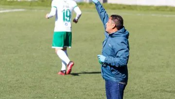 DPMAlbiverde's tweet photo. Los números de Jorge Aravena al mando de Deportes Puerto Montt:

⚔ 23 partidos jugados
✔ 9 partidos ganados
➖ 6 empates
✖ 8 derrotas
⚽ 30 goles a favor
🥅 23 goles en contra
📊 47,82% de rendimiento

📌 Más allá de los números, ¿Cómo evaluas su estadía en #ElVelero? https://t.co/VJZu9kU13J