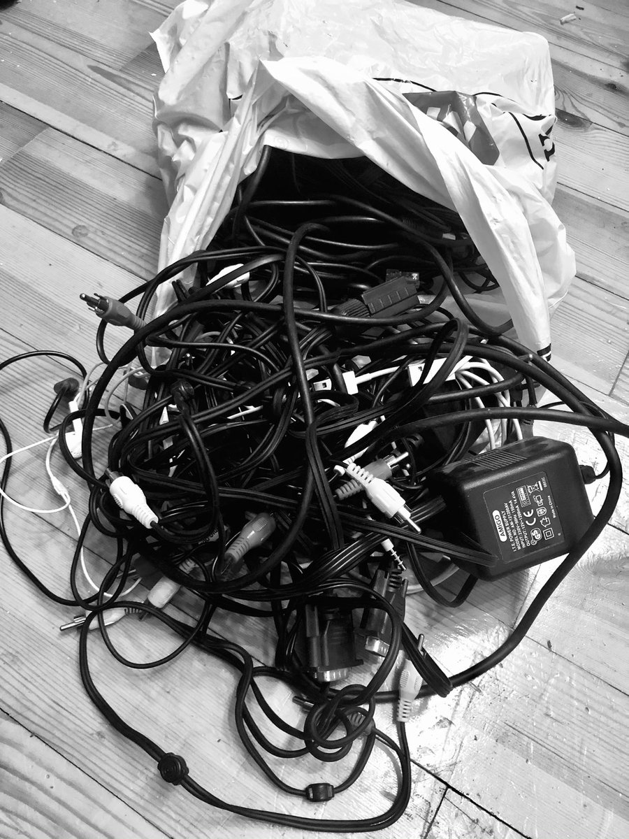 lightcolorgames's tweet photo. Day 10 - #technology 
Is it just me, or is there a box, drawer or bag in your household with remnants of old technology ?!
#oldthinks #cabel #kabel #fotd #fotooftheday #fotodestages #fotodestages📷 #fotochallenge https://t.co/iXupEbjKzx
