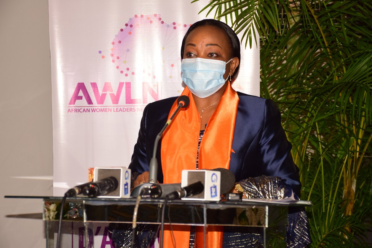 FemmeGOUVGA's tweet photo. Ce 10 déc, marque la fin de la campagne des « 16 jours d’activisme pour mettre fin à la violence faite aux femmes ». Période choisie par le #Gabon pour mettre en place sa section du Réseau AWLN qui va mobiliser  la dynamique des femmes leaders de tous les secteurs.@PriscaNlendK https://t.co/gA0VXlfloQ