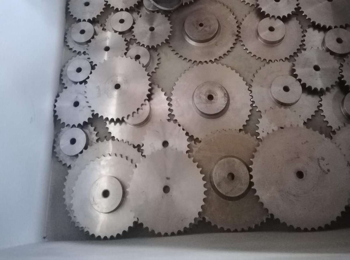 Çırçır tesislerinin ihtiyacı olan yedek parçalarımızdan en önemlisi testereler. Pamuğun temizlenme sürecinde etkili görevi bulunmakta. Elyafın üzerinde bulunan pisliklerin temizlenmesi testereler yardımıyla gerçekleşmekte. #pamuk #çırçır #YerliveMilliSanayi