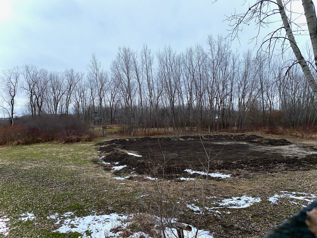 CrookedBendLLC's tweet photo. Greetings, from the blind ๐ฆ๐๐ฆ
.
.
.
.
.
#huntingblind #huntingseason #views #foodplot #deerfoodplot #deer #crookedbend #loveyourherd https://t.co/qqEaXsNqc8