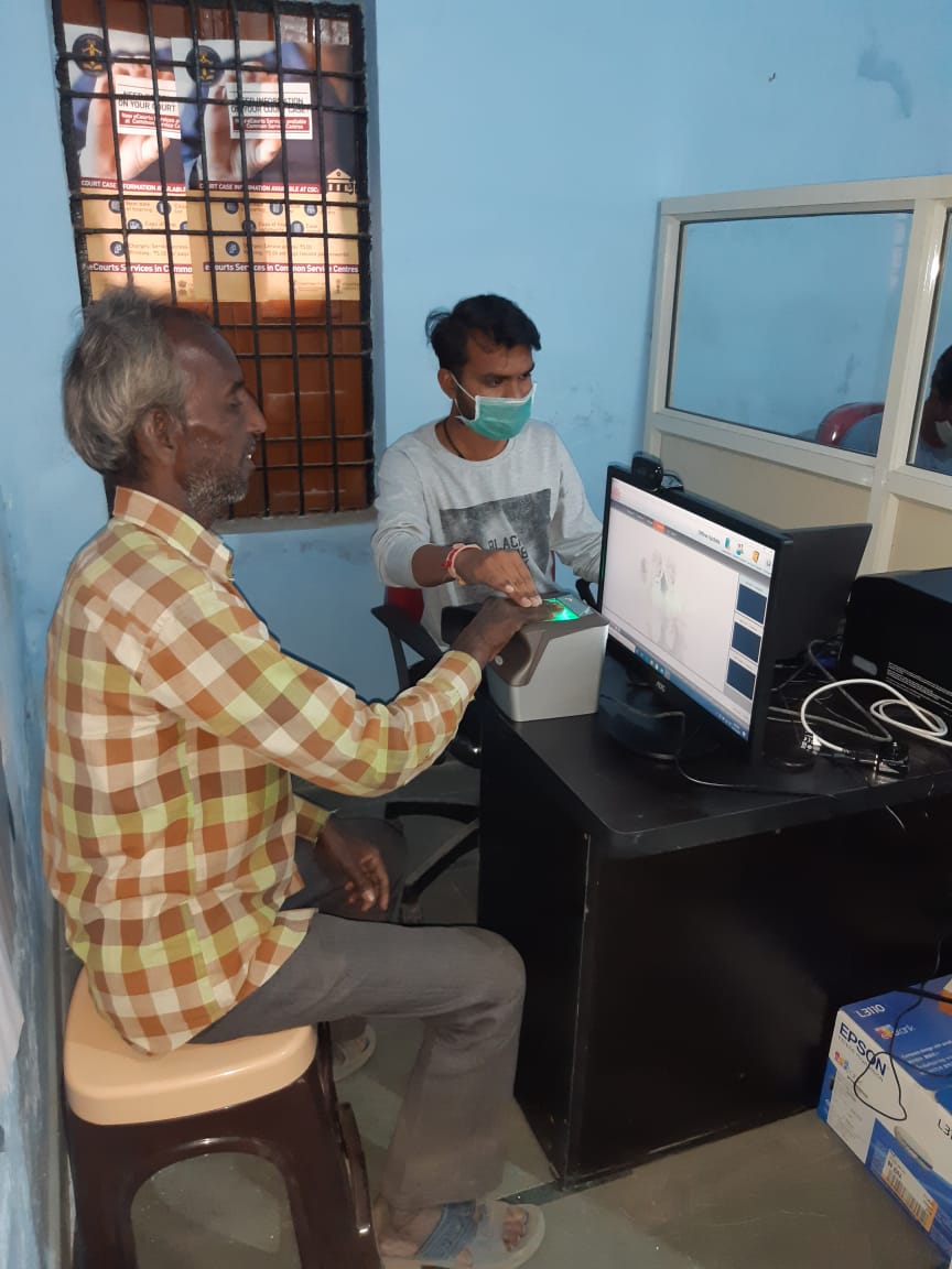 #देवास जिले में <a href="/CSCegov_/">CSCeGov</a> के माध्यम से #आधार_सेवा_केंद्र की शुरुआत की गई साथ ही प्रथम आधार एनरोलमेंट सफ़लतापूर्वक किया गया।
<a href="/dintya15/">dinesh tyagi Retd IAS</a>
<a href="/kamleshbanjaria/">Kamlesh Banjaria</a>