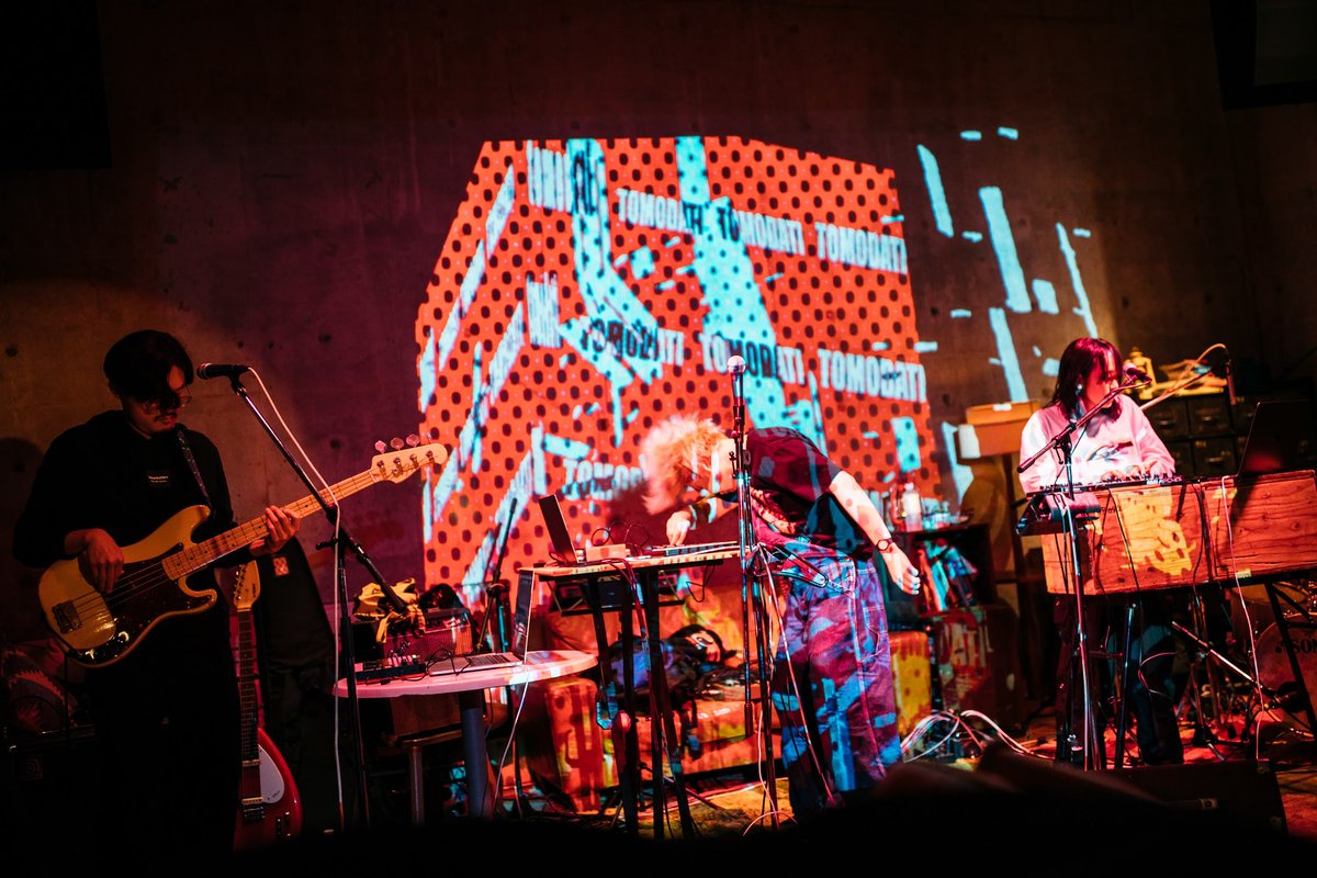 Spincoaster_2nd's tweet photo. 【NEWS】年末開催のtomodati主催パーティ『VARIxVARI』にMonthly Mu &amp; New Caledonia、all about paradiseら

tomodatiによる配信ツアーの映像も公開 https://t.co/5XEW5fjmwJ @varixvari @tomodati https://t.co/SxxJisojTk