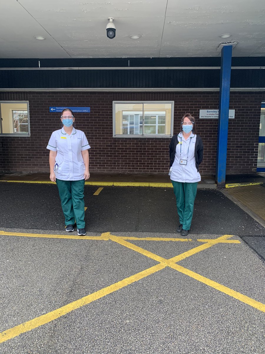 Today our acute and community OT’s came together to do a joint Discharge to Assess visit for one of our lovely patients. Improving collaboration, continuity and quality of care for #Barnsley patients. #ValueofOT #OT #DischargetoAssess #D2A @AhpsBarnsley