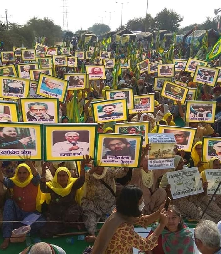 theskindoctor13's tweet image. Hello @diljitdosanjh @AmmyVirk, communists are exploiting our mothers and sisters for political gains. Posters they're told to hold have many people arrested on terror charges. This isn't anywhere related to farm bills. Will u speak against it? No, bcoz u're part of the problem.