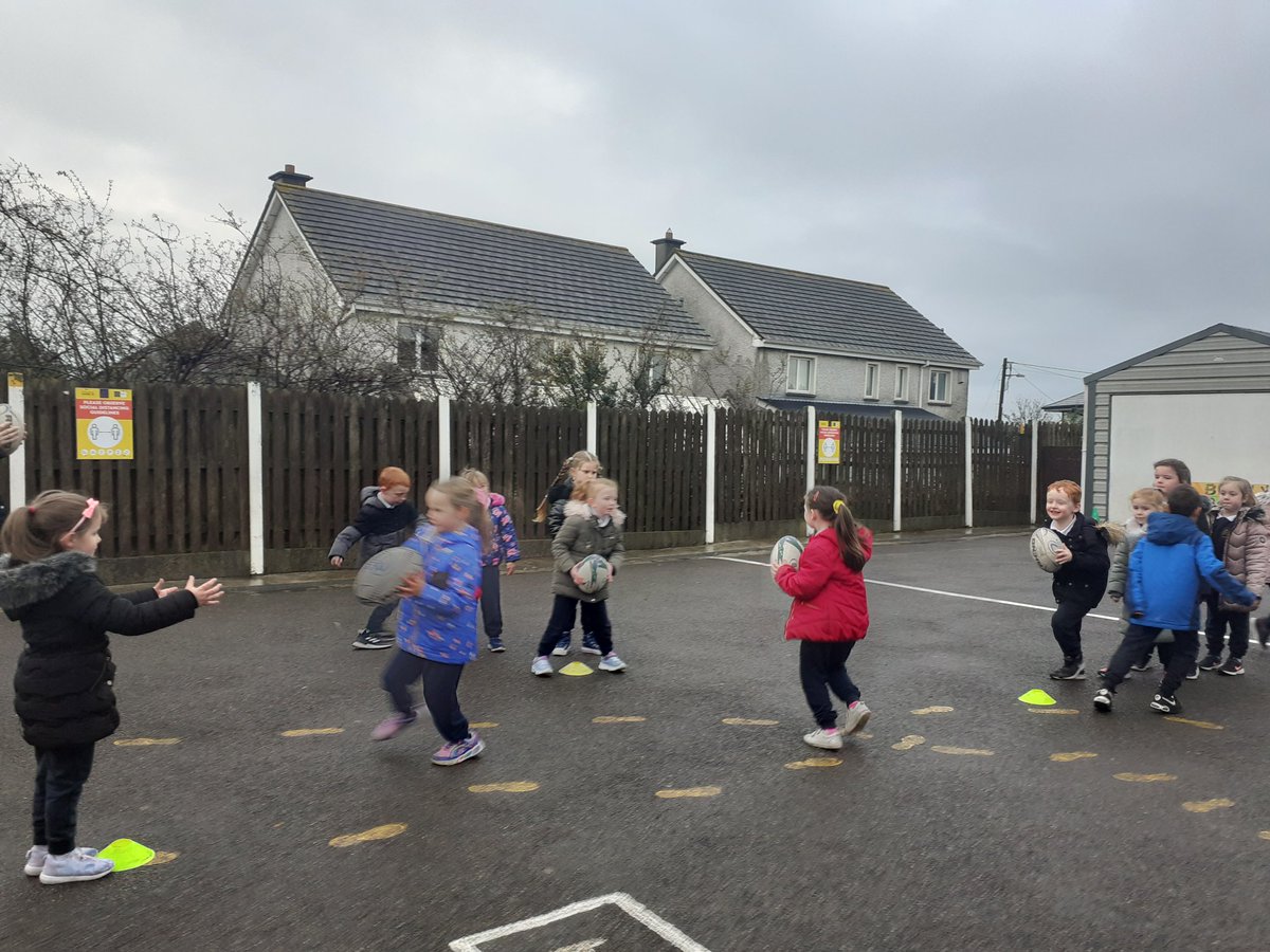 bernardhynes's tweet photo. Evasion made of tbe game with Senior Infants in St Michael's/Peter's NS this morning.
@arklowrfc @LeinsterBranch @BOIrugby
#FromTheGroundUp
#NeverStopCompeting https://t.co/5HUZiD4cLn