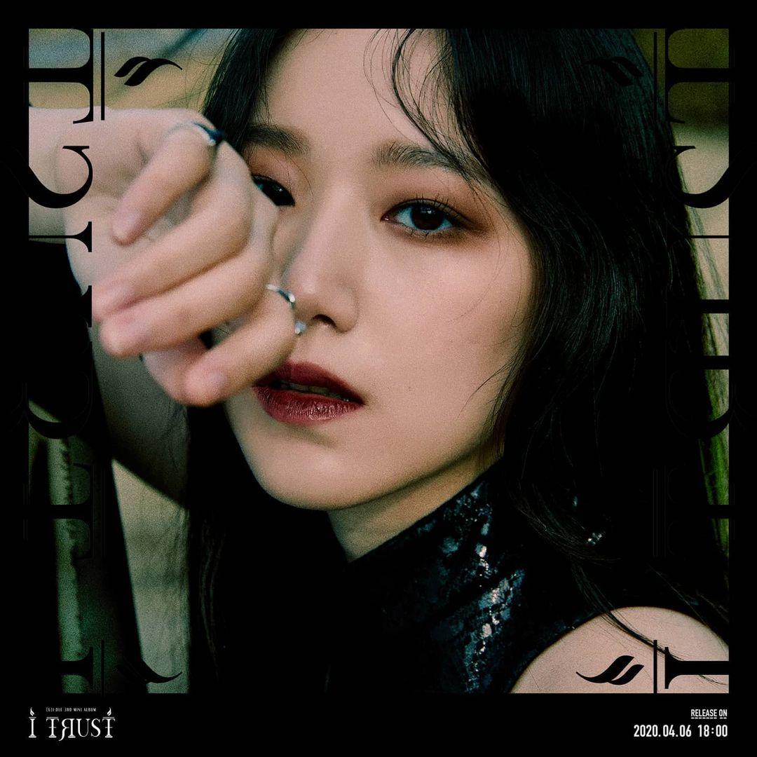 [#G_IDLE] - Debut Concept.

» "OH MY GOD", #SHUHUA PHOTO TEASER. 

#GIdle #DebutRP #I_TrustAlbum ✞︎