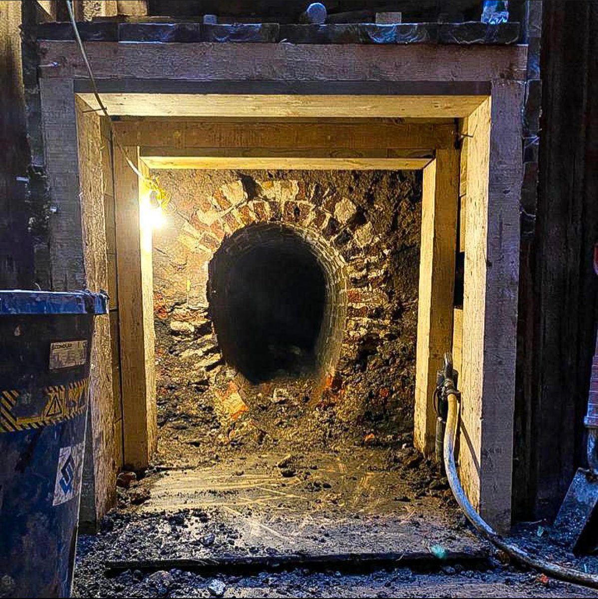 JBrowneDS's tweet photo. Work in process at The Peninsula London Hotel, in Halkin Street, in Hong Kong the original is known as the “grande dame of the East” -  Watch this space. #sewerconnections #deepdrainage #solvingthecomplex  #engineering https://t.co/Zi77quk9s1
