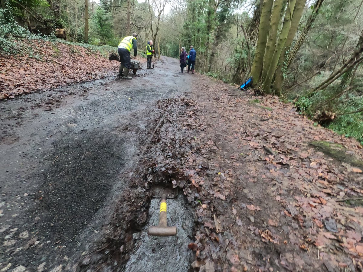 WOLCT's tweet photo. Another section of the walkway returned to a quality surface. Now you can spend more time looking at the beauty of nature instead of watching out for puddles.

Good use of the tools from the #loveyournetwork grant in action, thanks @SustransScot 
#waterofleith @SCRAOnline https://t.co/ha43iigIdb