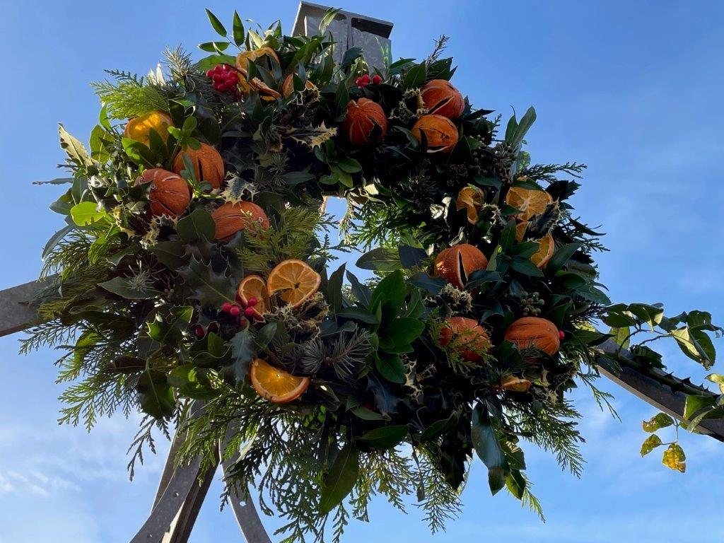 Our gardeners have been hard at work making festive wreaths to display, and we've dotted them around the grounds for visitors to find. Can you spot them all? ππ΅οΈ
The tradition of decorating with festive wreaths goes back a long way. Find out more! β‘οΈ https://t.co/6OH2duwtSv https://t.co/p824gVAaqz