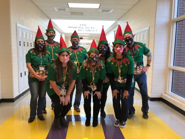 HCS_HHSCTAE's tweet photo. @HHS_HCS CTAE loves to spread #HolidayCheer! Happy holidays from the @HCS_HHSCTAE Elves! #HHSHolidayCheer #CTAEprepares #CTAEignites #CTAEempowers #HappyHolidays #TEACHers #education https://t.co/dAH5CcAIlp
