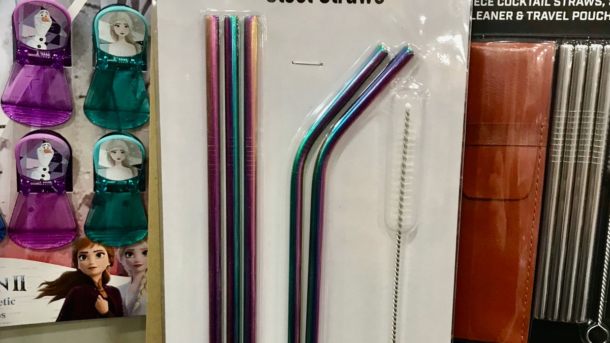 DarienRecycles's tweet image. Need holiday gift ideas? REUSABLE STRAWS are a great stocking stuffer - they're inexpensive and come in all sorts of fun colors/styles AND they cut down on single-use plastics! #Darien #sustainability