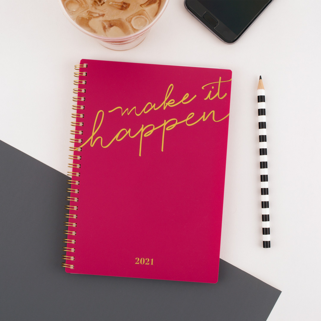 MeadCambridge's tweet photo. If you want it bad enough, make it happen! ✨💋
#meadcambridge #icarrycambridge #planneraddict #plannerlife #plannerlove #flatlay #flatlaystyle #flatlayforever #goals #goalsetting #goaldigger #makeithappen #bossbabe https://t.co/b8nEzBIpTS