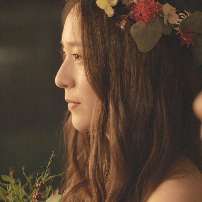 krystclass's tweet photo. my gosh krystal is just so, so beautiful i have no words https://t.co/OryzG6eccu