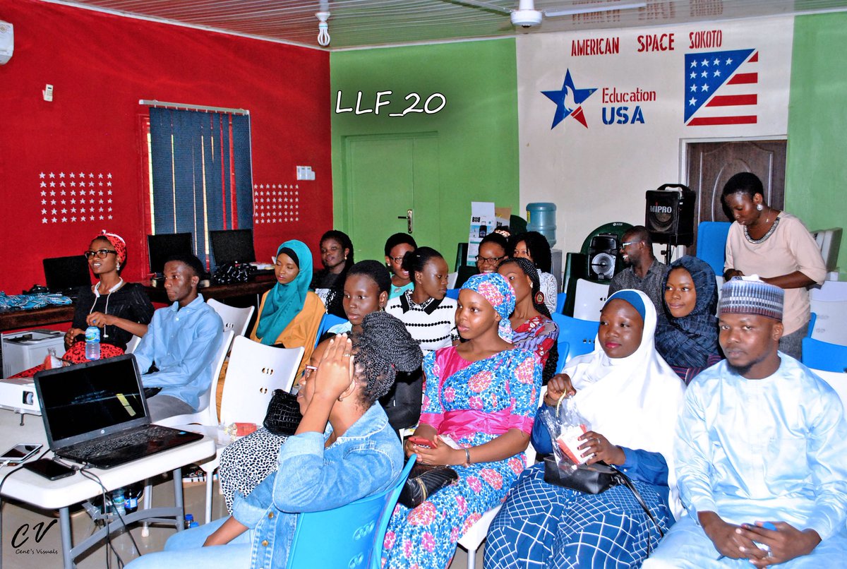 booko_clock's tweet photo. Last weekend at Love, Literature and Film (#LLF20), we hosted art enthusiasts in Sokoto to a book reading and film screening and afterward had a heated debate about books and their adaptations.
Here is a glimpse at what went down.
#Thread
Photo credit: Cent's Visuals. https://t.co/EvswKcKguS