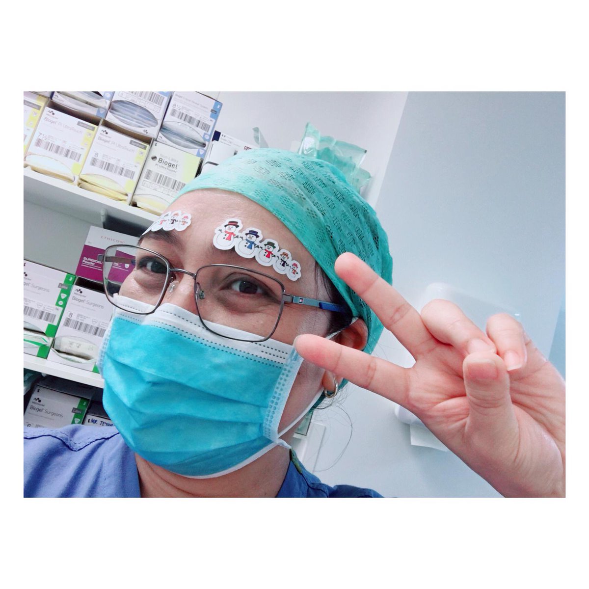 Joy loves selfie 😃⛄️
#smilewithyourfunbrows

Snowman stickers  £3.50 for 3 pairs

#funbrows #spreadthesmile #christmasgifts #christmaspresents #stockingfillers #smilebehindthemask #nurses #doctor #nhs #nhsheroes #funbrows #snowman #london #december #festiveseason