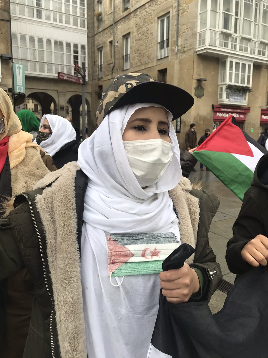 raabubmohlamin's tweet photo. imágenes que nos deja el día internacional de los derechos humanos
Las mujeres saharauis en diáspora han salido a denunciar las sistemáticas violaciones de DDHH en el Sáhara por el ocupante marroquí, denuncian mayor represión en las zonas ocupadas desde el reinicio de la guerra https://t.co/p8ExeZNLpG