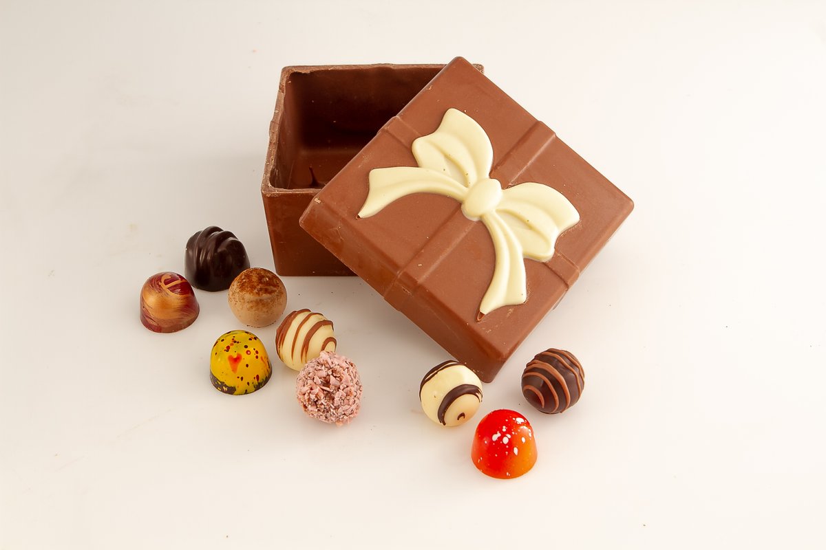 Truly treat #SomeoneSpecial with a #Belgian #ChocolateBox complete with 9 #BelgianLuxuryTruffles #indulge #PerfectGifts #MadeinDorset #ShopLocal #Chocolatealeks